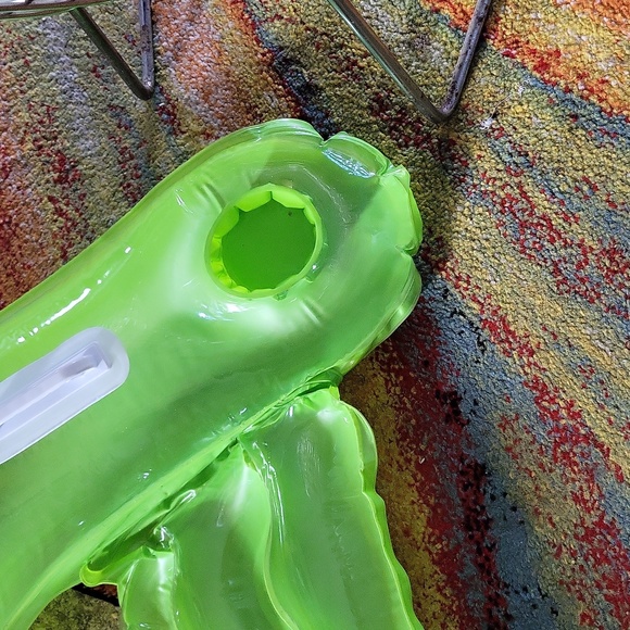 - Summer waves chill out lounge what I use at my pool fab size above green - Picture 7 of 10